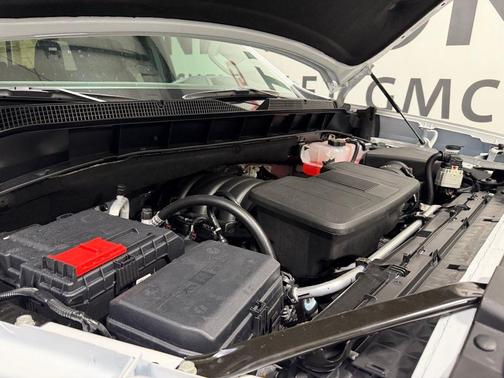 Summit White 2026 Chevrolet Silverado 1500 LT