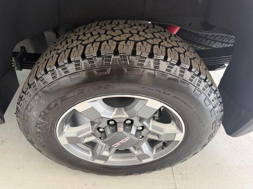 Summit White 2026 GMC Sierra 2500 SLE