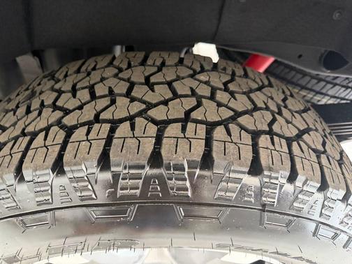 Summit White 2026 GMC Sierra 2500 SLE