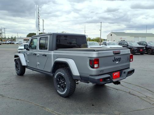 Billet Silver Metallic Clearcoat 2021 Jeep Gladiator Willys 4x4