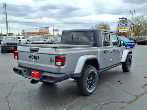 Billet Silver Metallic Clearcoat 2021 Jeep Gladiator Willys 4x4