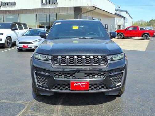 Diamond Black Crystal Pearlcoat 2026 Jeep Grand Cherokee Altitude