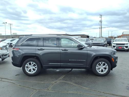 Baltic Gray Metallic Clearcoat 2023 Jeep Grand Cherokee Limited