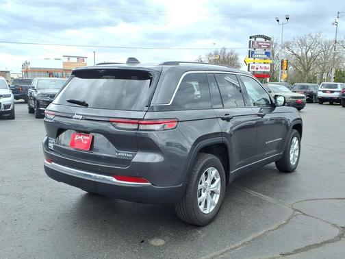 Baltic Gray Metallic Clearcoat 2023 Jeep Grand Cherokee Limited