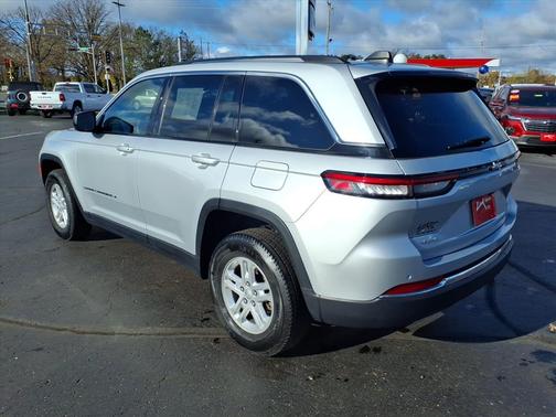 2024 Jeep Grand Cherokee Laredo