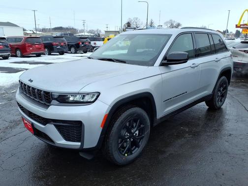 Silver Zynith 2026 Jeep Grand Cherokee Altitude