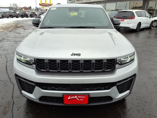 Silver Zynith 2026 Jeep Grand Cherokee Altitude