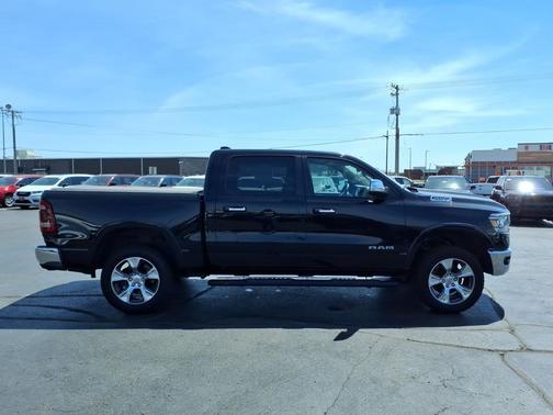 Diamond Black Crystal Pearlcoat 2020 RAM 1500 Laramie