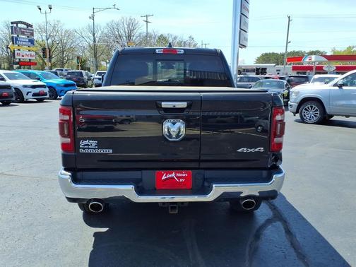 Diamond Black Crystal Pearlcoat 2020 RAM 1500 Laramie