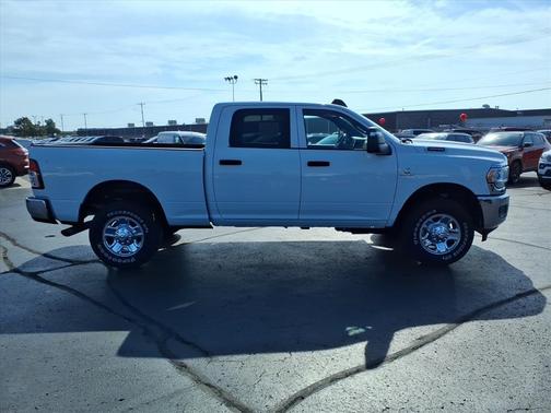 2024 RAM 3500 Tradesman Crew Cab 4x4 6'4' Box