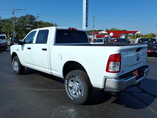 2024 RAM 3500 Tradesman Crew Cab 4x4 6'4' Box