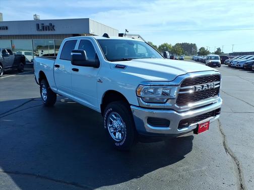 2024 RAM 3500 Tradesman Crew Cab 4x4 6'4' Box