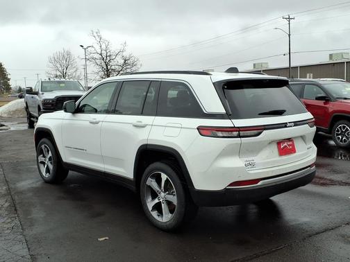 Bright White Clearcoat 2026 Jeep Grand Cherokee Limited