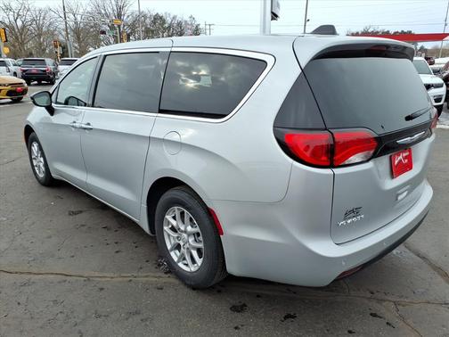 2026 Chrysler Voyager LX