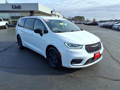2024 Chrysler Pacifica Hybrid S Appearance Pkg