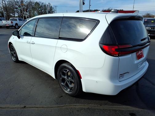 2024 Chrysler Pacifica Hybrid S Appearance Pkg