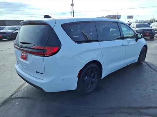 2024 Chrysler Pacifica Hybrid S Appearance Pkg