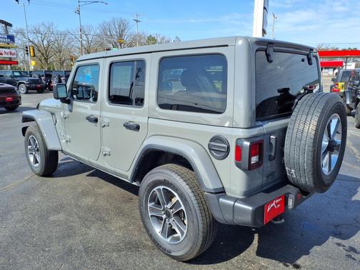 2023 Jeep Wrangler 4-Door Sahara