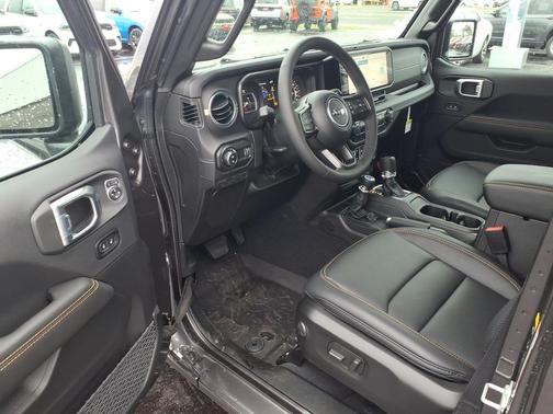 Granite Crystal Metallic Clearcoat 2026 Jeep Gladiator Sahara 4x4