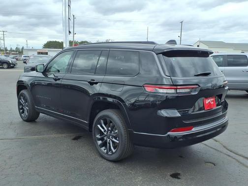 Diamond Black Crystal Pearlcoat 2026 Jeep Grand Cherokee L Limited
