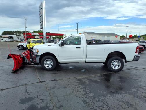 2024 RAM 3500 Tradesman Regular Cab 4x4 8' Box