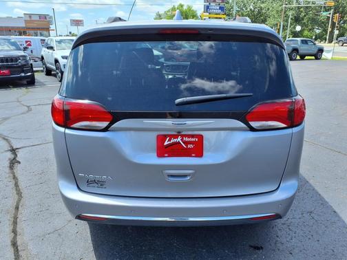 2020 Chrysler Pacifica Touring L
