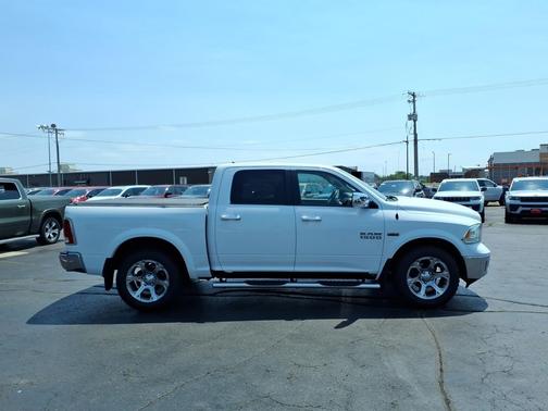 Bright White Clearcoat 2016 RAM 1500 Laramie