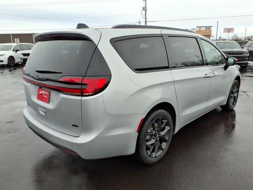 2026 Chrysler Pacifica L