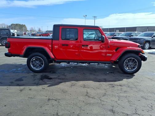 2023 Jeep Gladiator Overland
