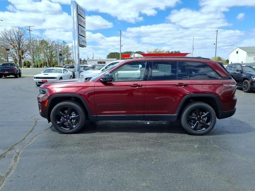 Velvet Red Pearlcoat 2023 Jeep Grand Cherokee Altitude