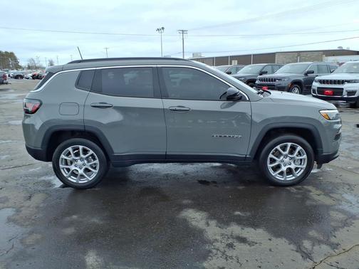 2023 Jeep Compass Latitude Lux