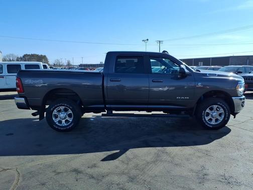 2022 RAM 2500 Big Horn Crew Cab 4x4 6'4' Box