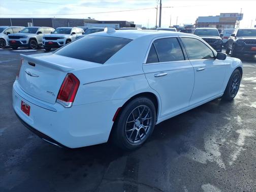 2018 Chrysler 300 C