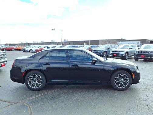 2016 Chrysler 300 S