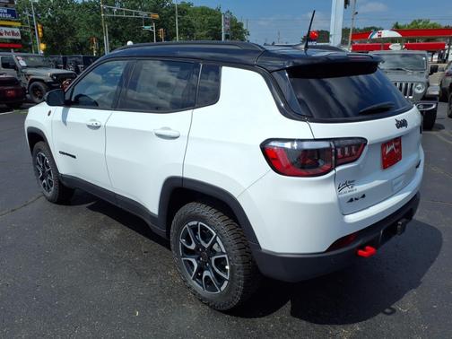 2025 Jeep Compass Trailhawk