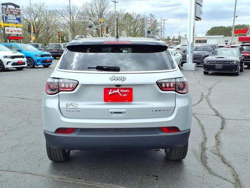 Silver Zynith Metallic Clearcoat 2025 Jeep Compass Limited