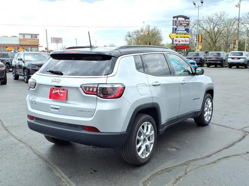 Silver Zynith Metallic Clearcoat 2025 Jeep Compass Limited