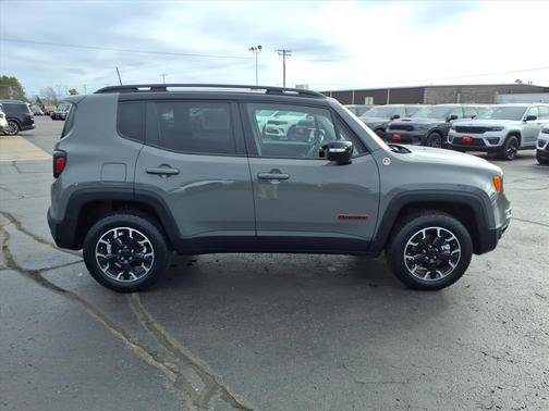 2023 Jeep Renegade Trailhawk