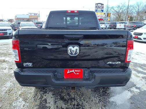 2022 RAM 2500 Tradesman Crew Cab 4x4 6'4' Box