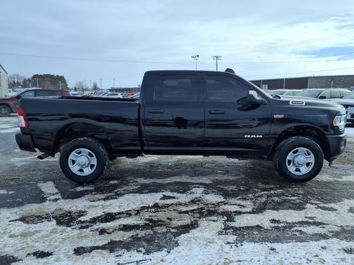 2022 RAM 2500 Tradesman Crew Cab 4x4 6'4' Box