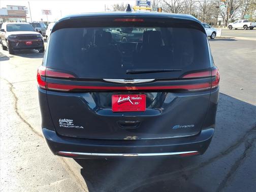 2024 Chrysler Pacifica Hybrid Select
