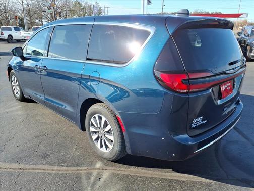 2024 Chrysler Pacifica Hybrid Select