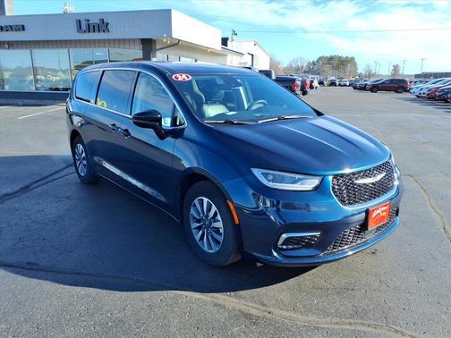 2024 Chrysler Pacifica Hybrid Select