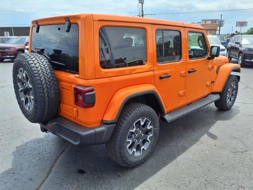 2025 Jeep Wrangler 4-Door Sahara 4x4