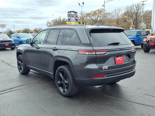 Baltic Gray Metallic Clearcoat 2023 Jeep Grand Cherokee Limited