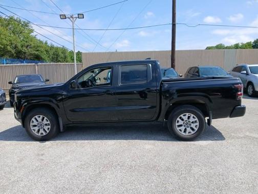 Super Black 2022 Nissan Frontier SV