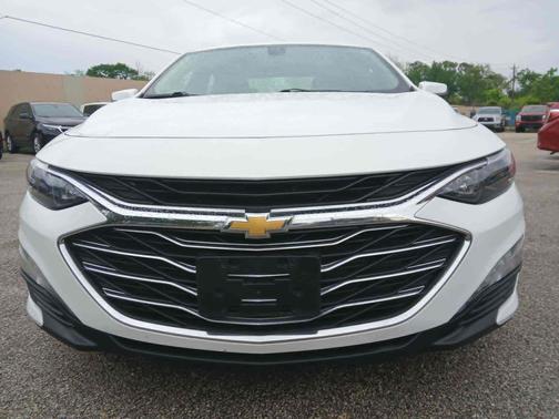WHITE 2022 Chevrolet Malibu FWD LT