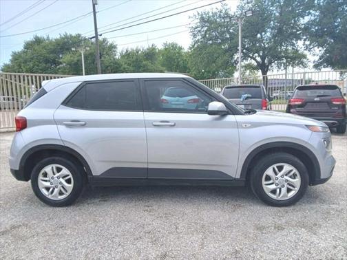 2023 Hyundai VENUE SE