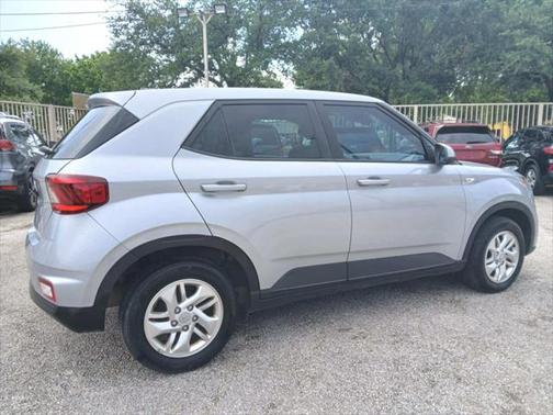 2023 Hyundai VENUE SE