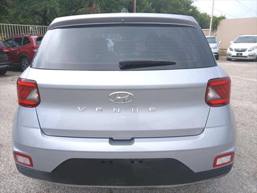 2023 Hyundai VENUE SE